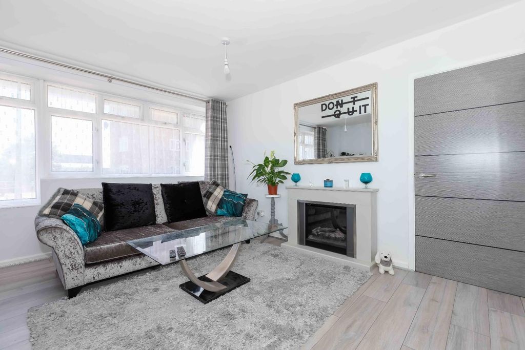 Property photo 2 of 9 Coates Court_9.Jpg