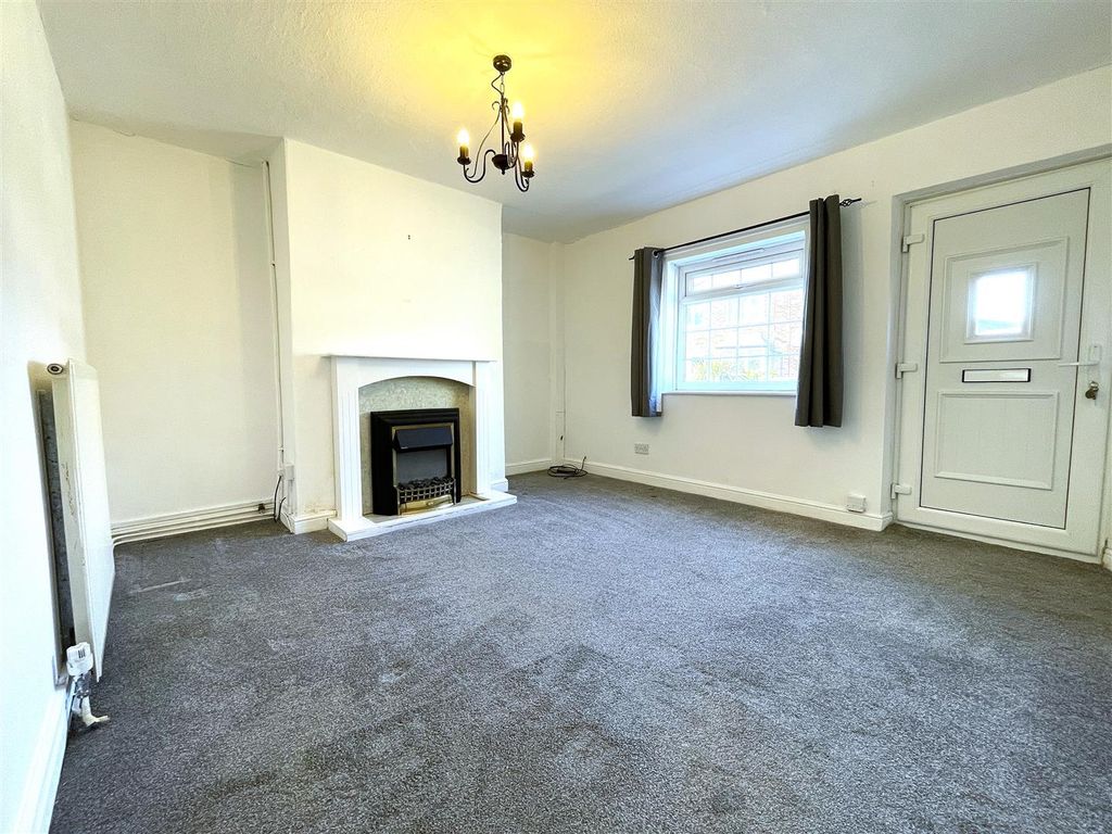 Property photo 2 of 15 Lounge