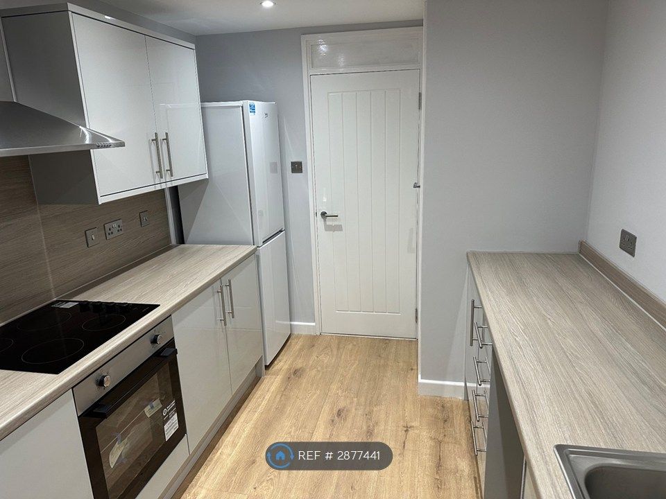 Property photo 3 of 11 Kitchen