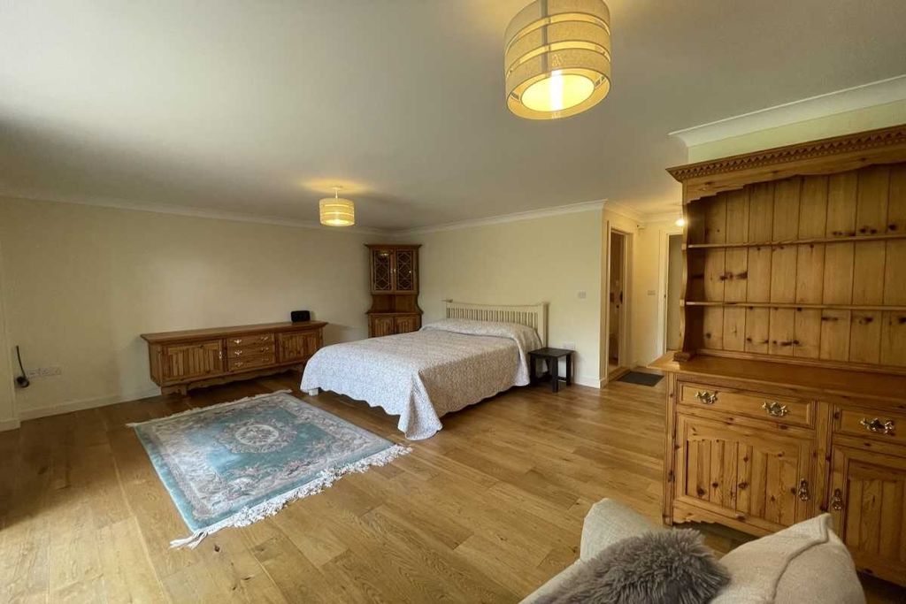 Property photo 2 of 9 Ground Floor Master