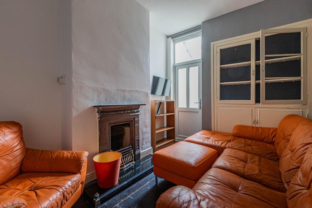 Property photo 3 of 20 Andrew Road 33-7.Jpg