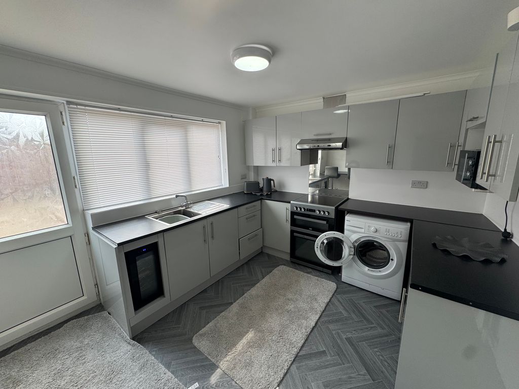 Property photo 2 of 5 Kitchen