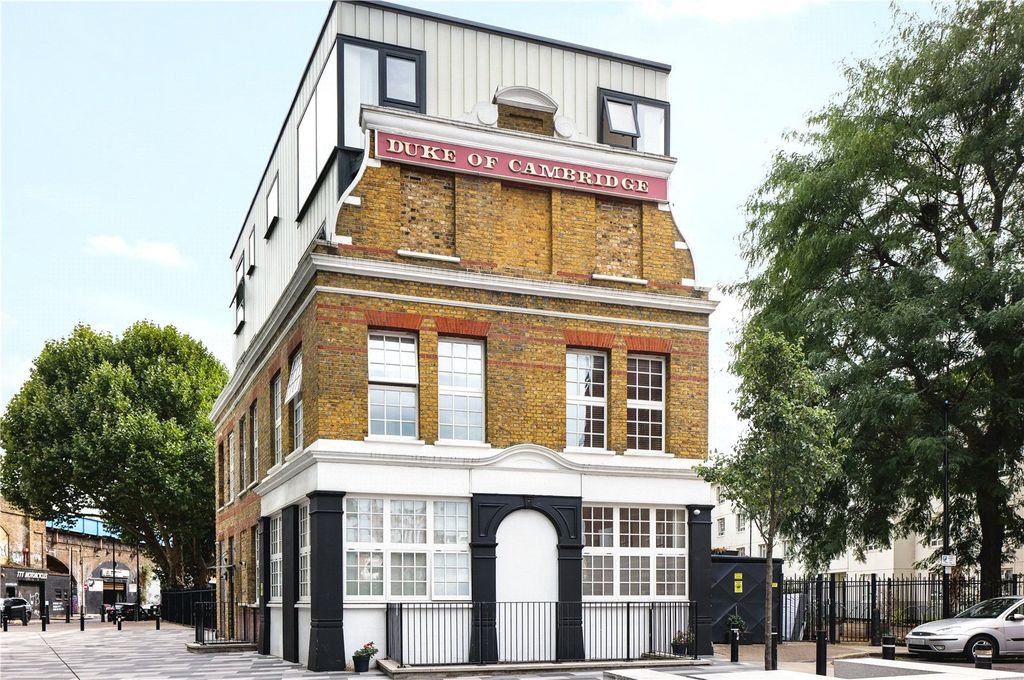 Property photo 1 of 22 Exterior