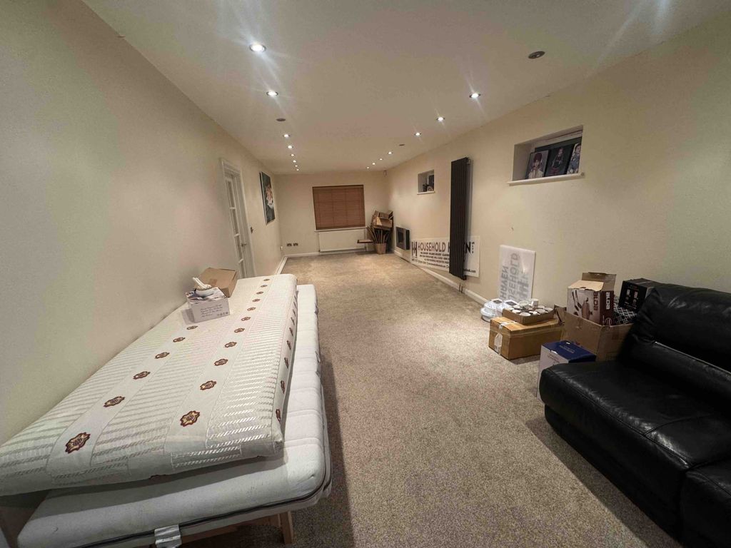 Property photo 3 of 13 Gallery