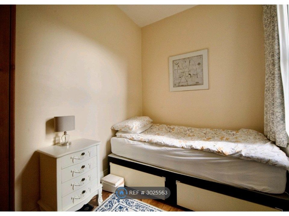 Property photo 3 of 9 Bedroom