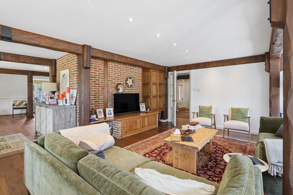 Property photo 2 of 16 Image