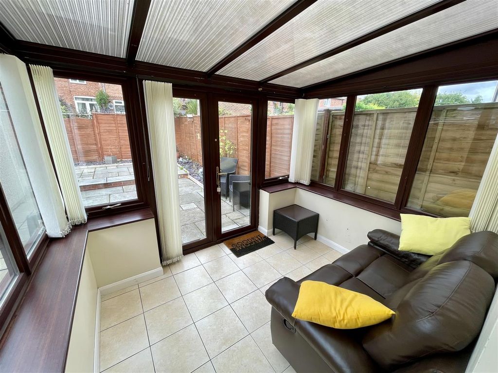 Property photo 3 of 10 Conservatory