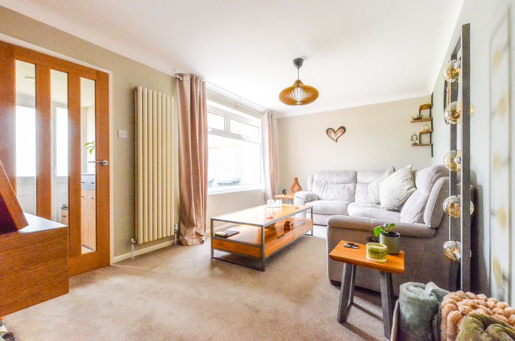 Property photo 2 of 27