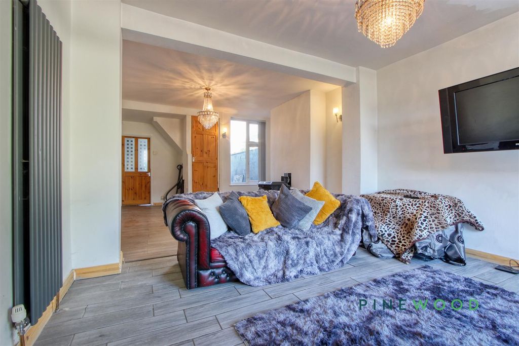 Property photo 2 of 15 Lounge / Dining Room