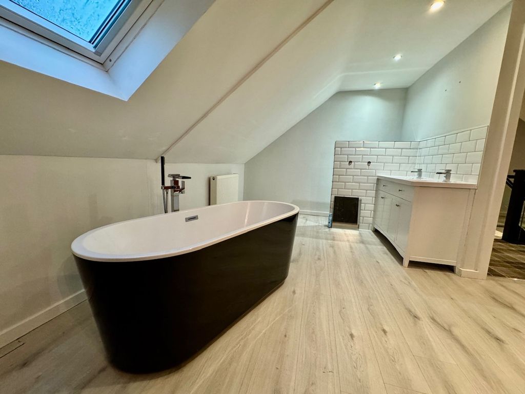 Property photo 3 of 66