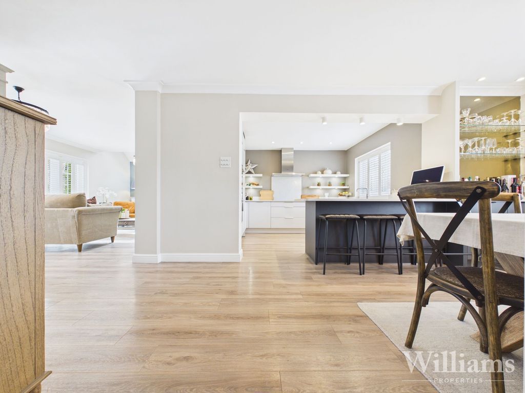 Property photo 2 of 26