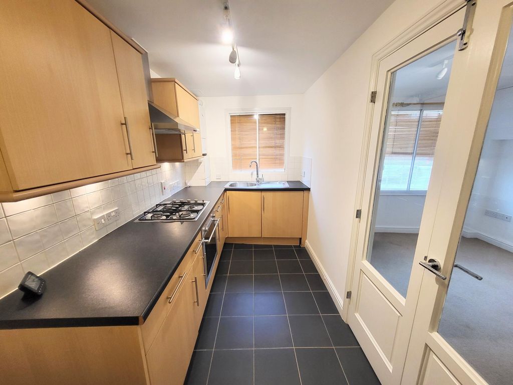 Property photo 2 of 8 Kitchen