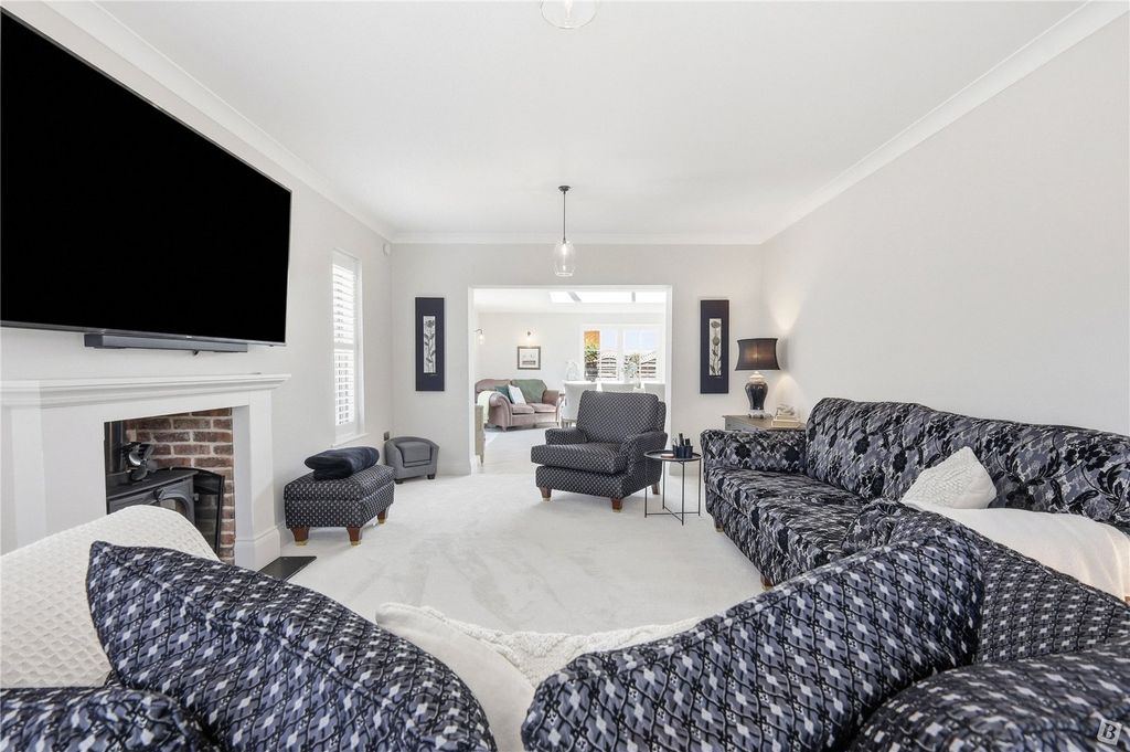 Property photo 3 of 23 Sitting Room
