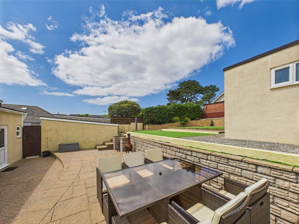 Property photo 2 of 28 Terrace / Patio