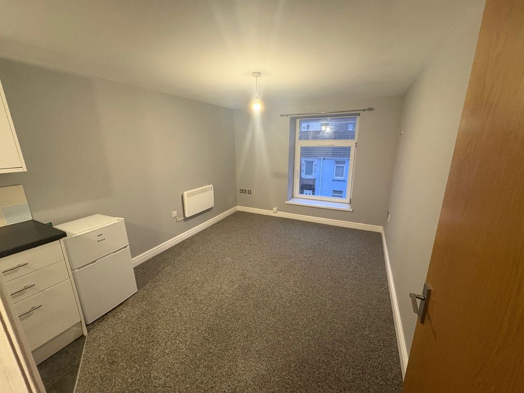 Property photo 3 of 5 Balcony