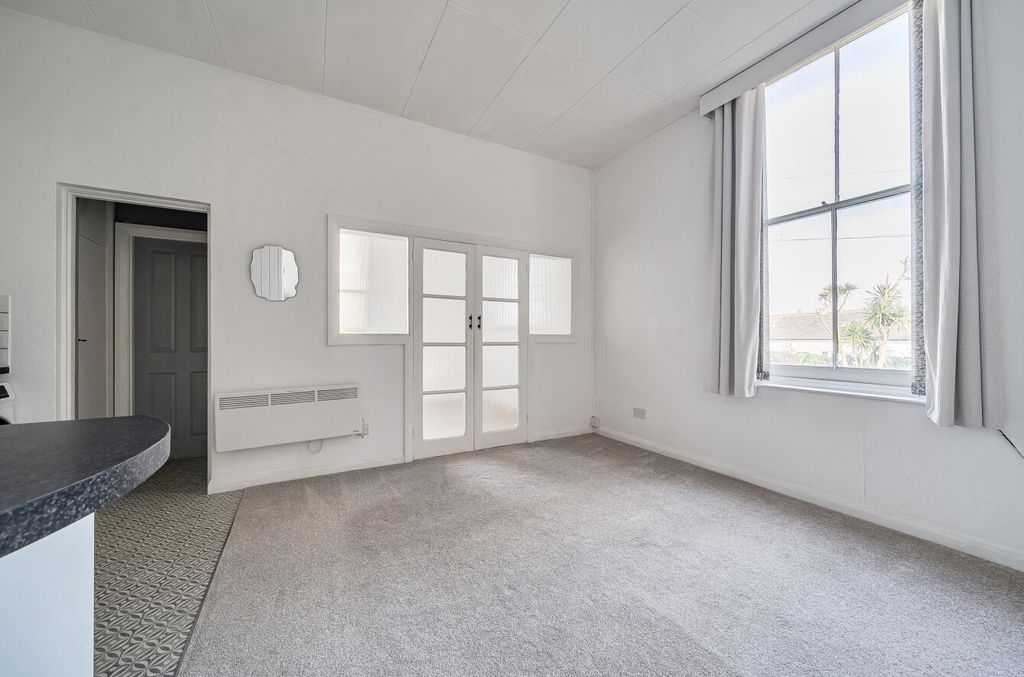 Property photo 2 of 12 1433667-1-69Bd71d...