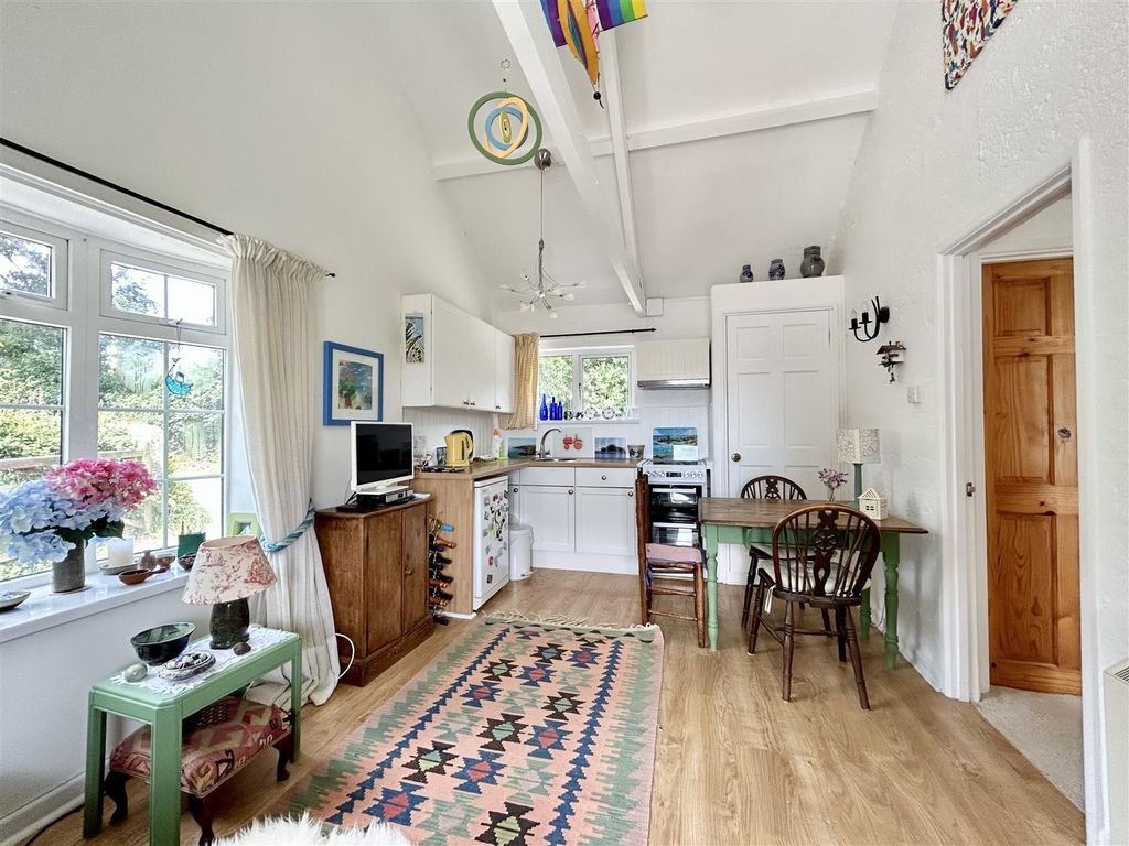 Property photo 2 of 25 Kitchen/Diner
