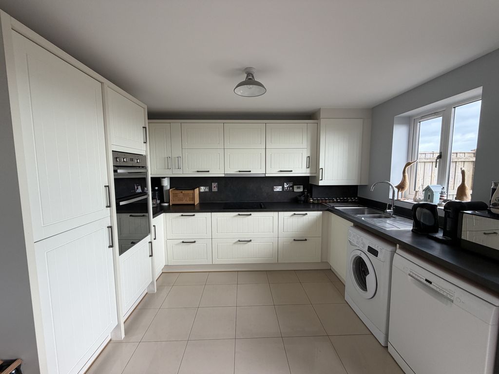 Property photo 3 of 27 Image00039