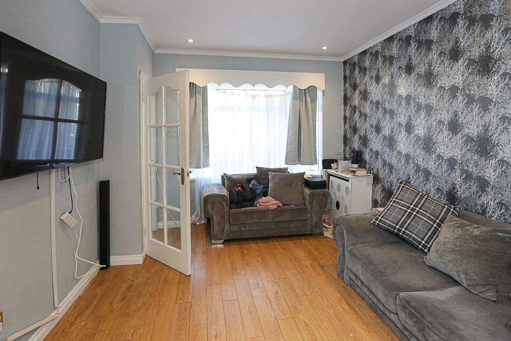 Property photo 2 of 25