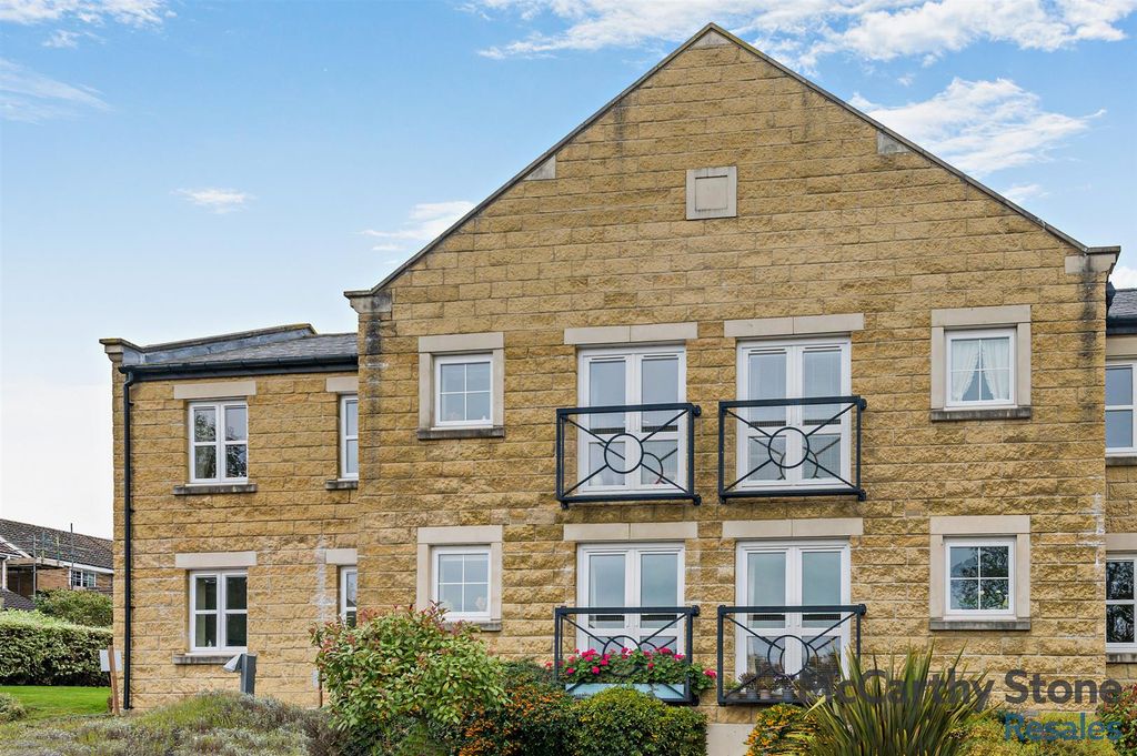 Property photo 1 of 30 8667555-Exterior02-800.Jpg