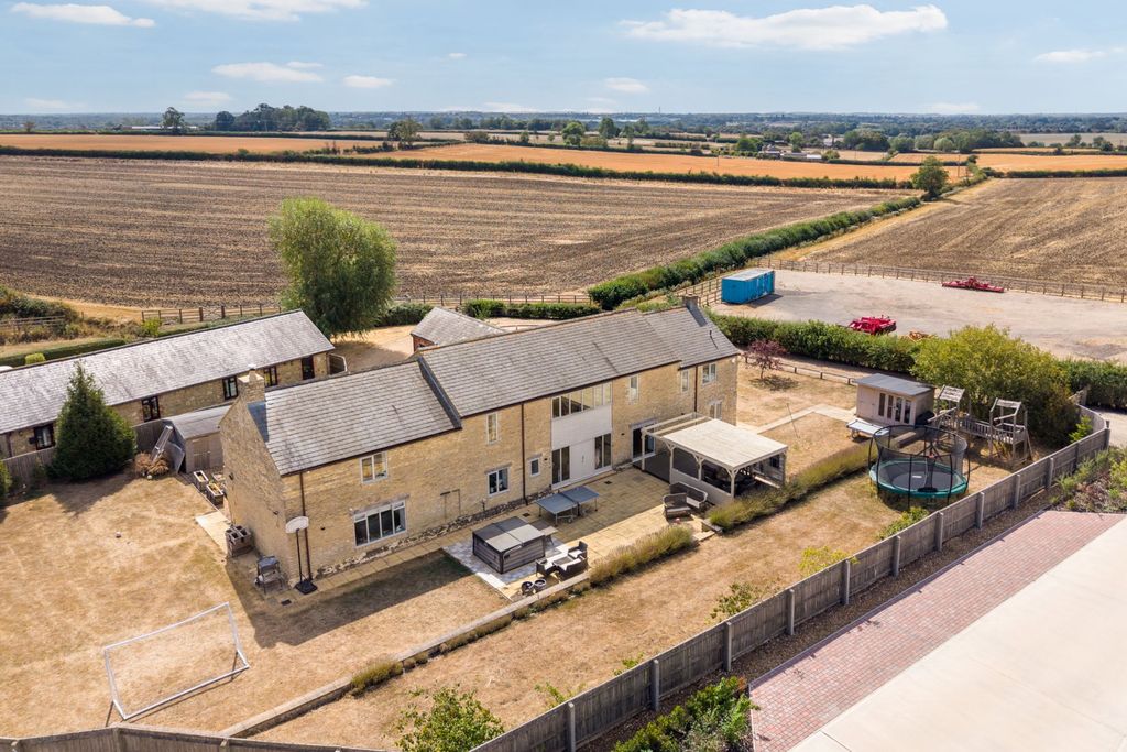 Property photo 3 of 37