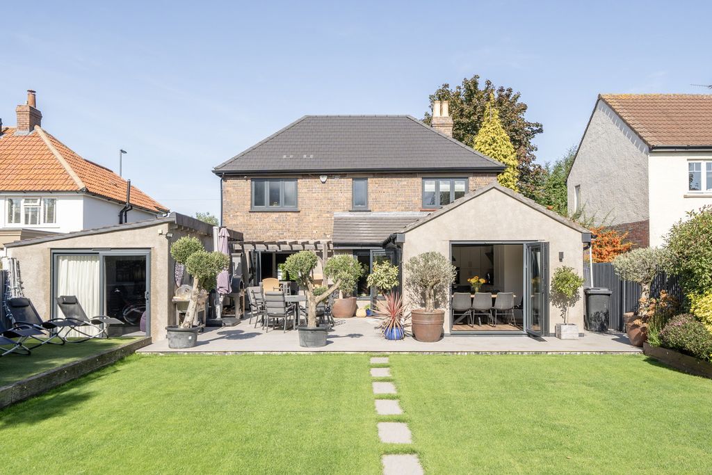 Property photo 2 of 23