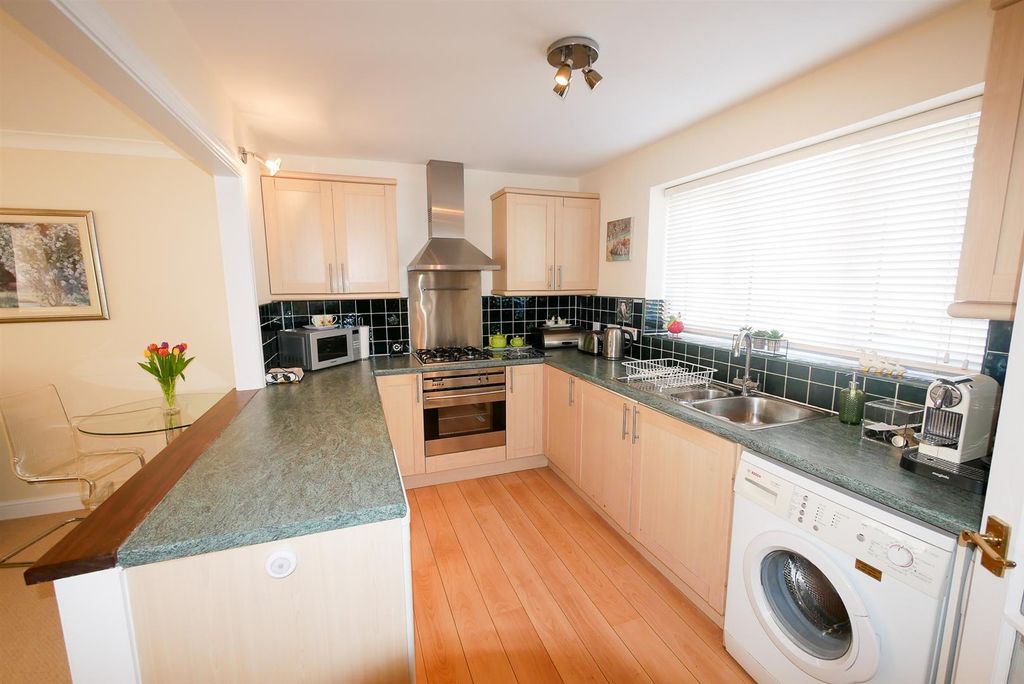Property photo 2 of 14 Kitchen
