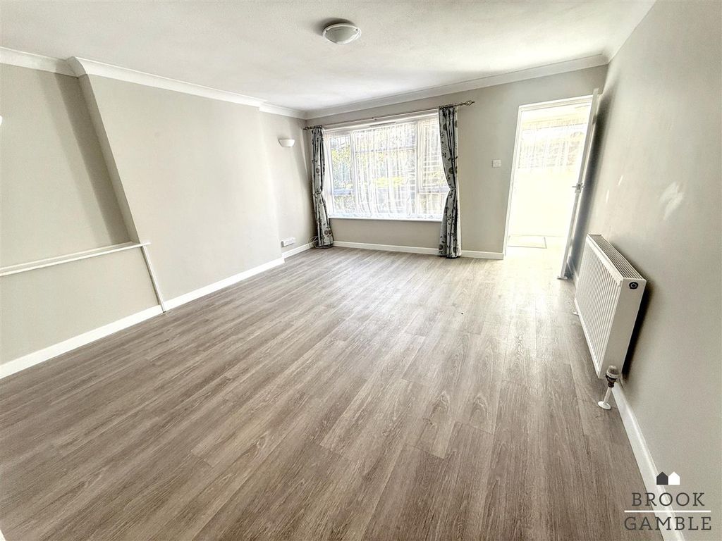 Property photo 2 of 14 01323 438506