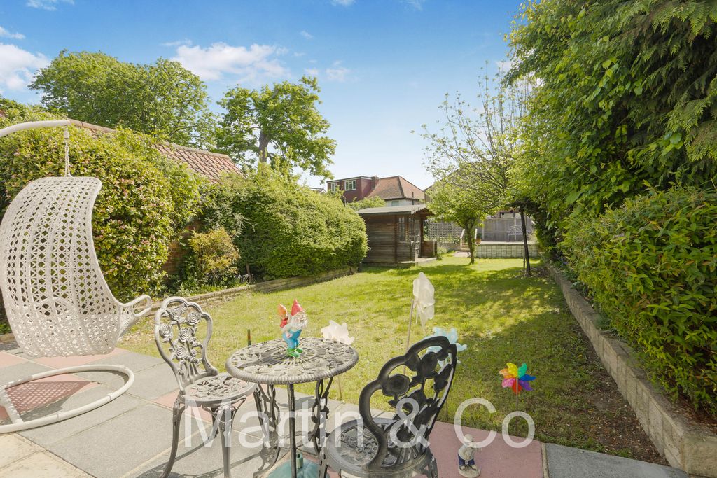 Property photo 3 of 16 1689127069 - 58 Ash Road, Sm3 - 14