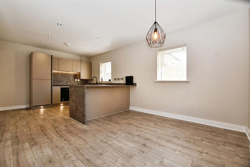 Property photo 2 of 30 Dining Kitchen
