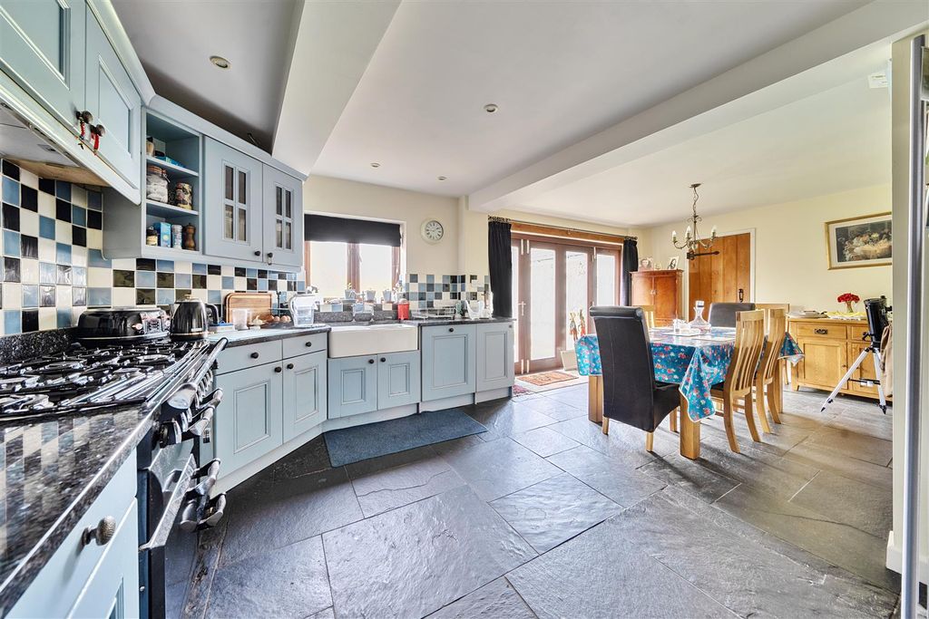 Property photo 3 of 17 3
