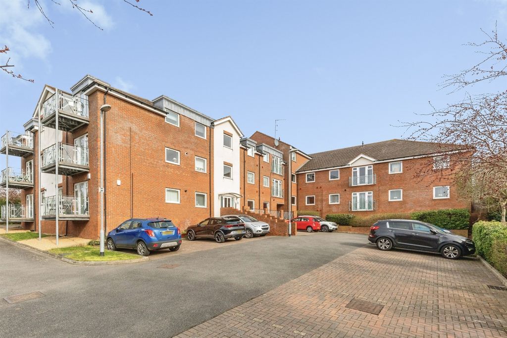 Property photo 2 of 19