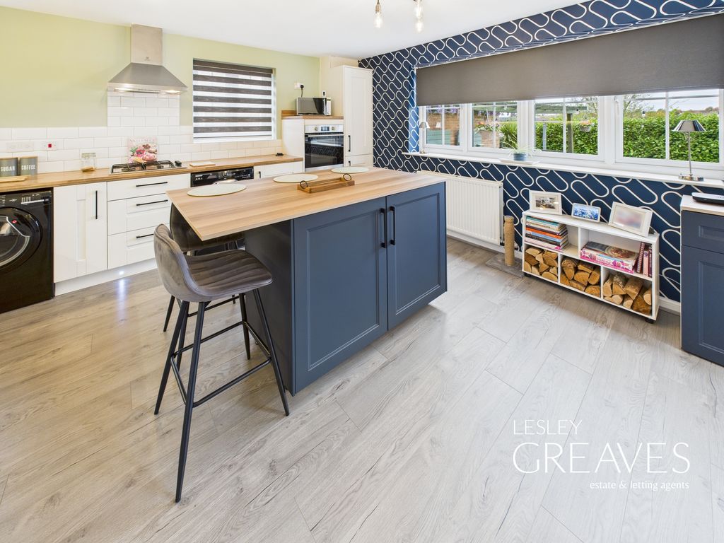 Property photo 2 of 28 Kitchen