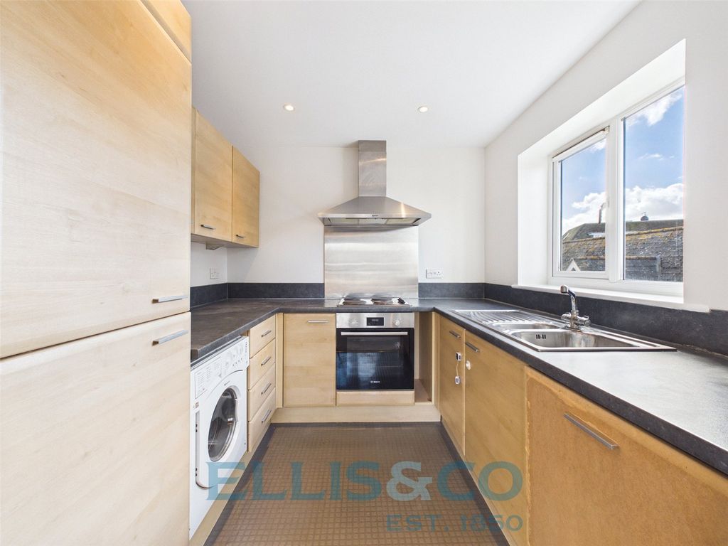 Property photo 2 of 12 Picture No. 17