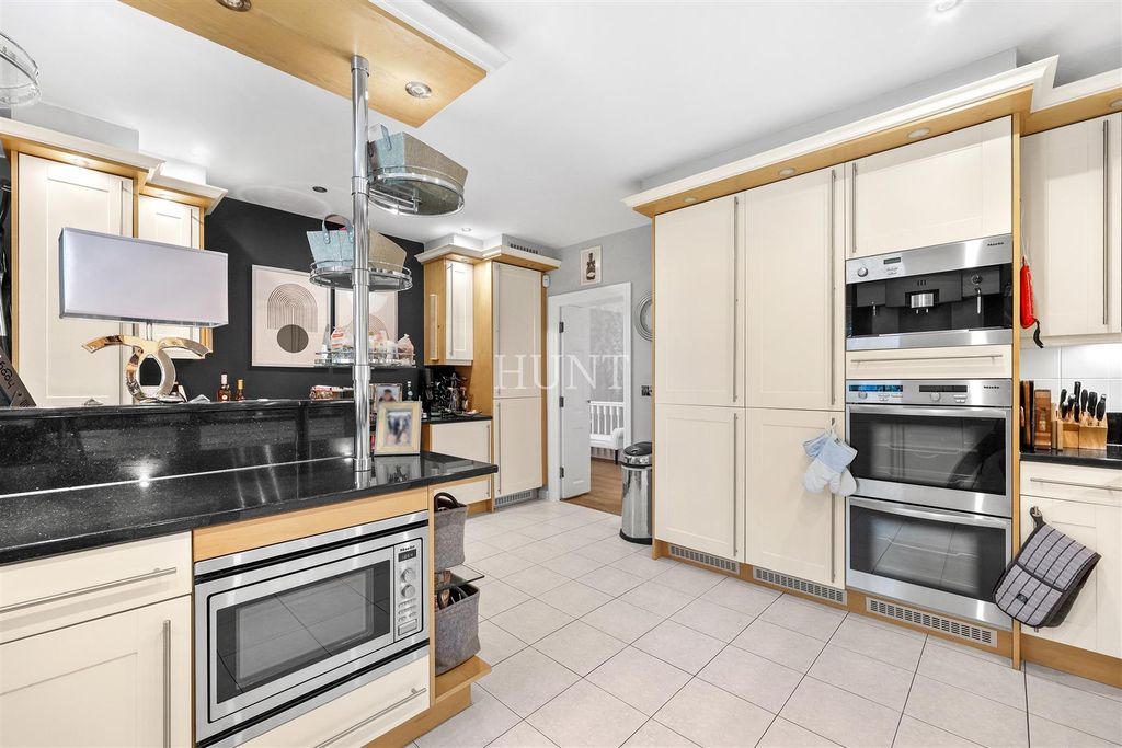 Additional image 8 of 4 bed flat for saleRegents Drive, Repton Park, Woodford Green, Essex IG8