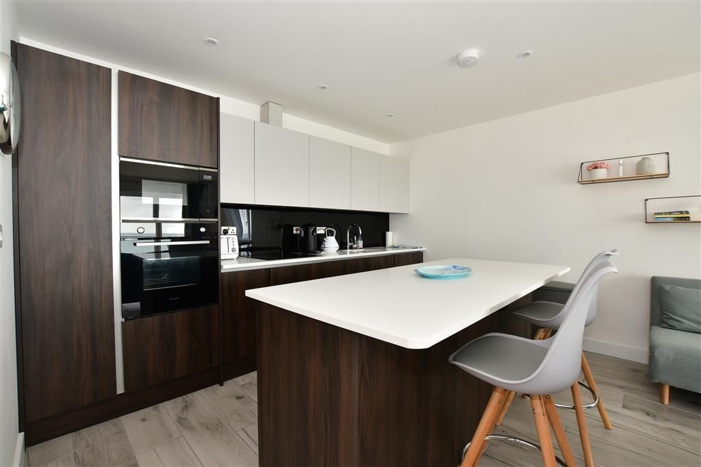 Property photo 1 of 10 Kitchen/ Living Room