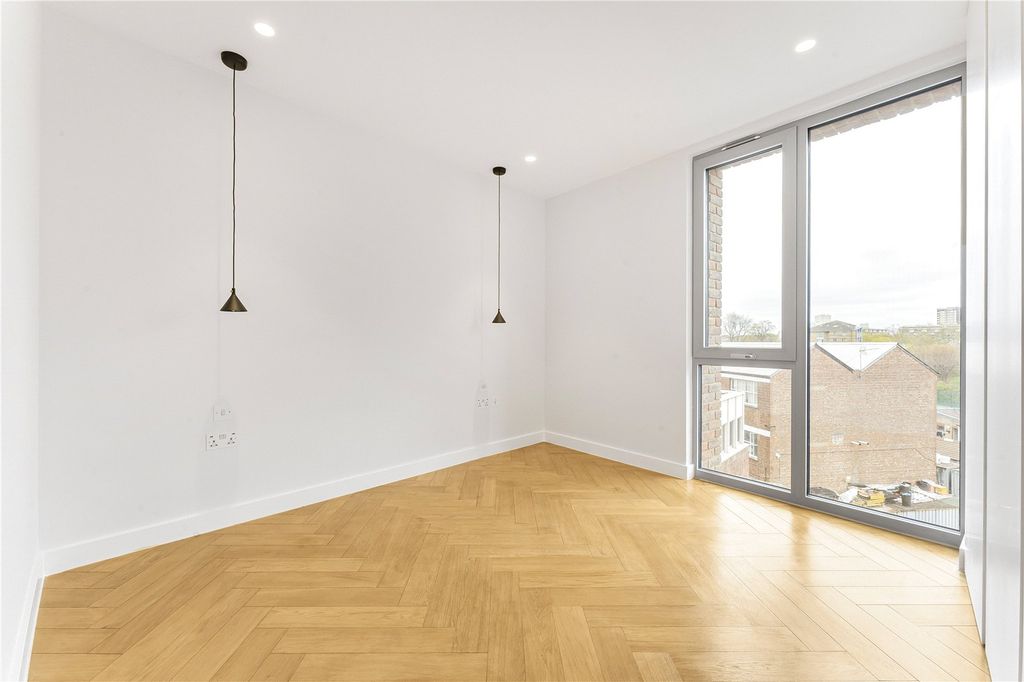 Property photo 3 of 26 Bedroom