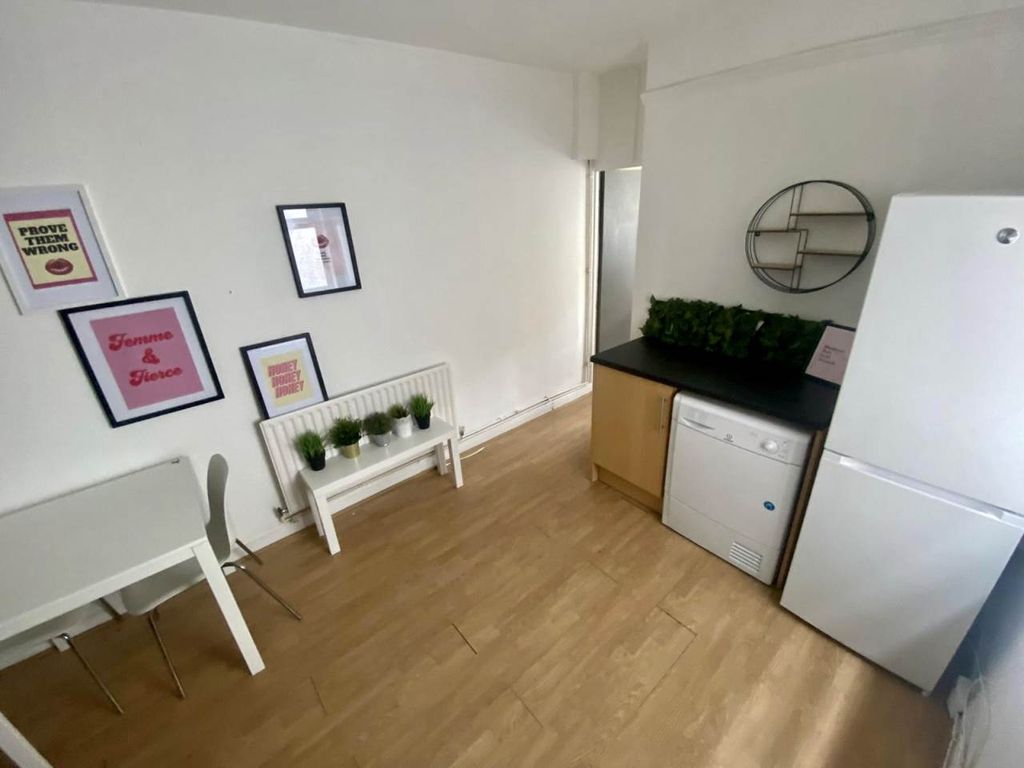 Property photo 3 of 11 Communal 2