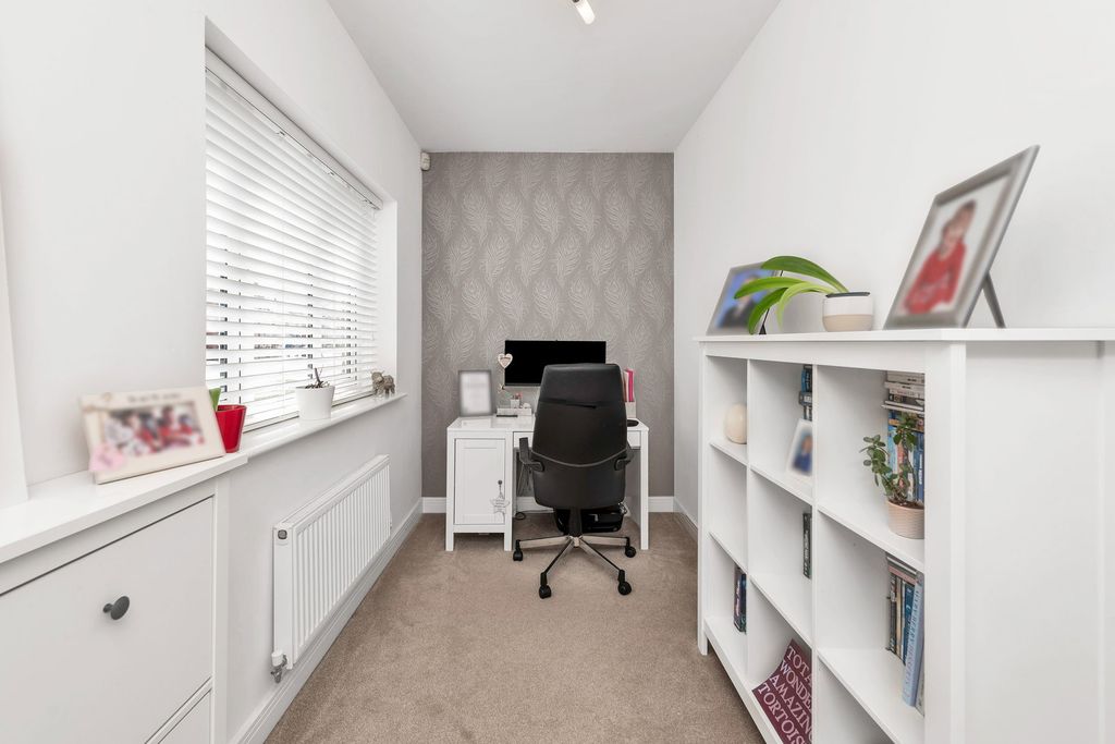 Property photo 3 of 23