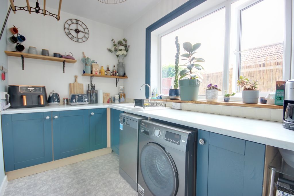 Property photo 3 of 18 1 Kit A