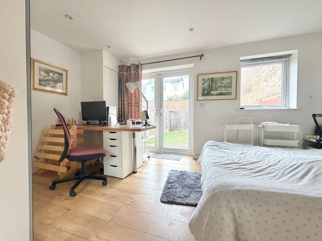 Property photo 3 of 7