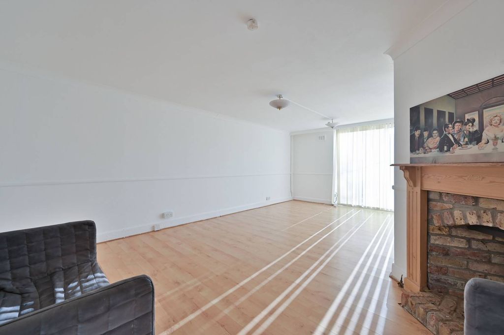 Property photo 3 of 23