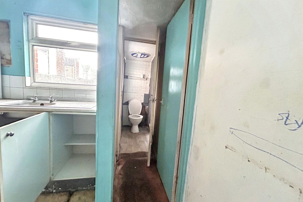 Property photo 3 of 12 5 Garrison Road, Great Yarmouth, Norfolk, Nr30 1Pz