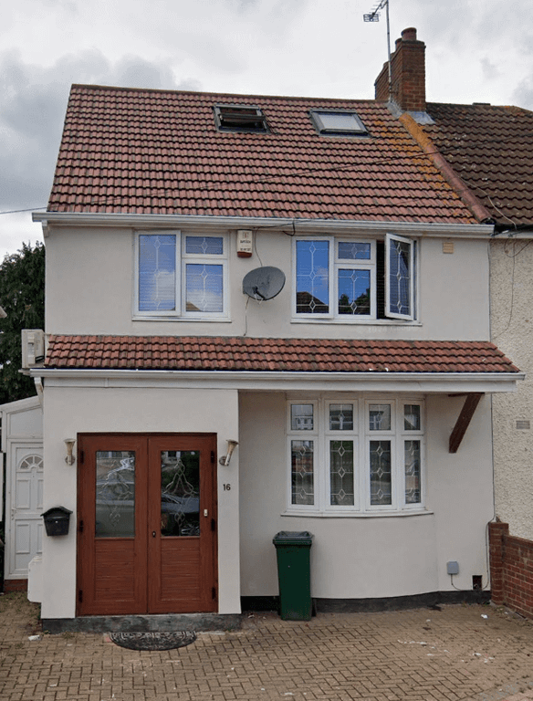 Property photo 1 of 16 5 Bed House