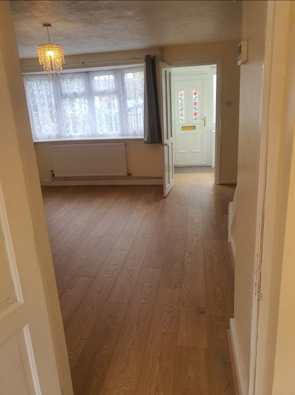 Property photo 3 of 7 Lounge