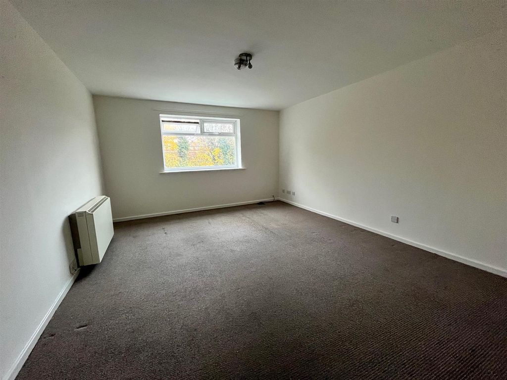 Property photo 3 of 12 Living Room