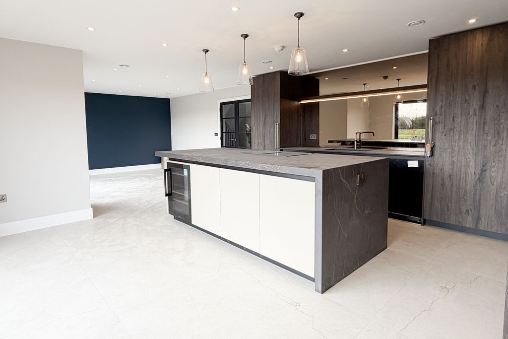 Property photo 3 of 20 3