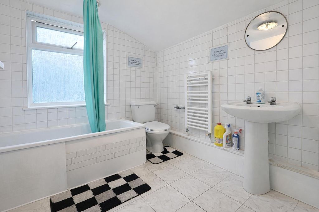 Property photo 3 of 3 Bathroom (3).Jpeg