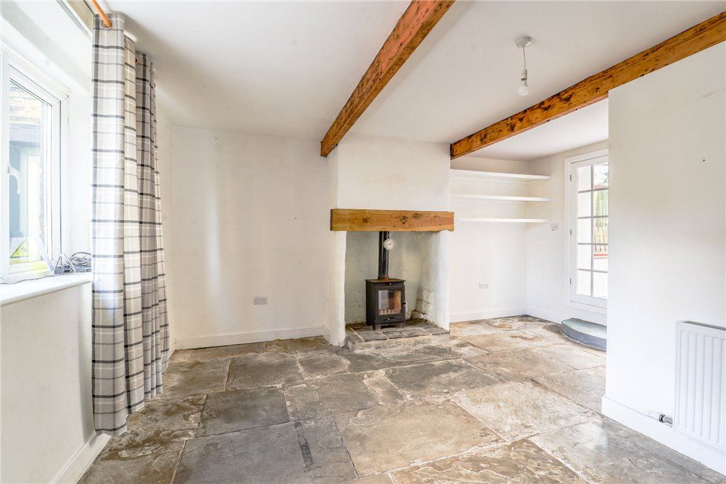 Property photo 3 of 18 Lounge