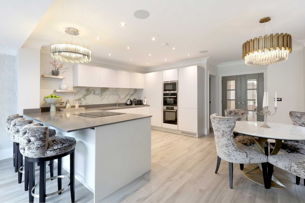 Property photo 2 of 21 Picture No. 13